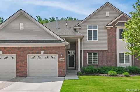 29478 Woodpark Cir #90, Warren, MI 48092