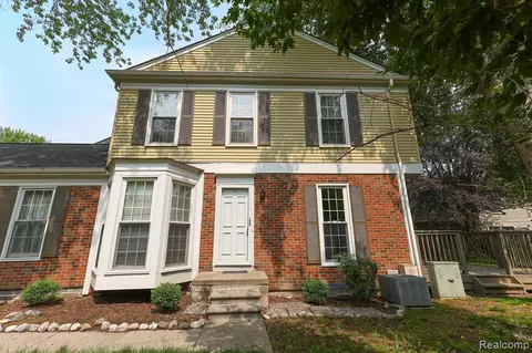 1247 Candlestick Ln, Rochester Hills, MI 48306