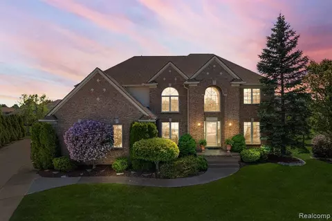 48483 Dunn Ct, Macomb, MI 48044