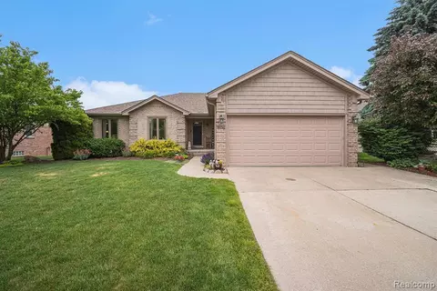 18997 Alsie Dr, Macomb, MI 48044