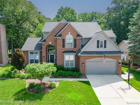 2657 Long Meadow Ln, Rochester Hills, MI 48307