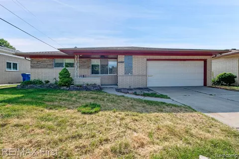26618 Haverhill Dr, Warren, MI 48091