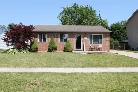 30143 Dover St, Flat Rock, MI 48134
