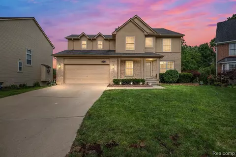 11670 Roselinda Dr, Livonia, MI 48150