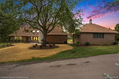 1248 Frick Rd, Leonard, MI 48367