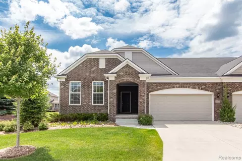 2156 Trimble St, Lake Orion, MI 48360