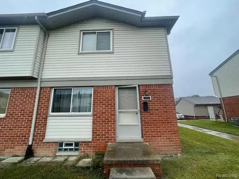 20950 Hunt Dr, Roseville, MI 48066