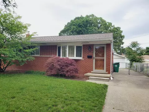 6436 Huntleigh St, Garden City, MI 48135