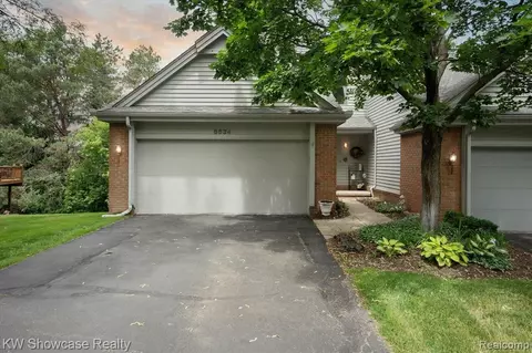 6634 Ridgeview Dr, Clarkston, MI 48346