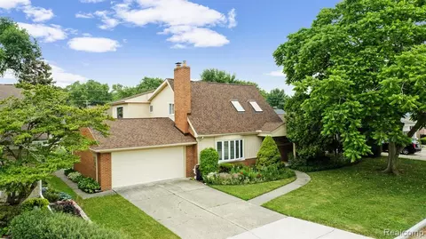 22518 Rio Vista St, Saint Clair Shores, MI 48081