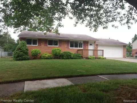 168 Shelley Dr, Milford, MI 48381