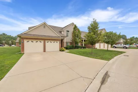 14209 Shadywood Dr #83, Sterling Heights, MI 48312