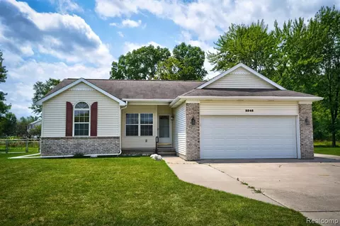2348 Shadycroft Dr, Burton, MI 48519