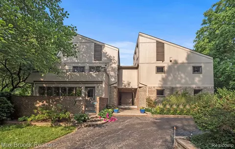 232 Orange Lake Dr, Bloomfield Hills, MI 48302