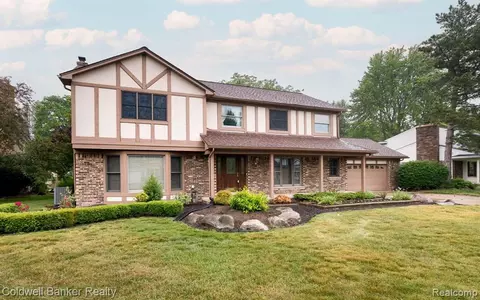 2464 Kimberly Fair St, Rochester Hills, MI 48309