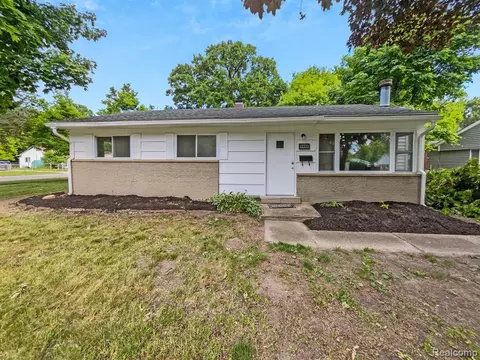 1482 Blossom Ave, Ypsilanti, MI 48198