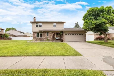 19393 Dawnshire Dr, Brownstown, MI 48193