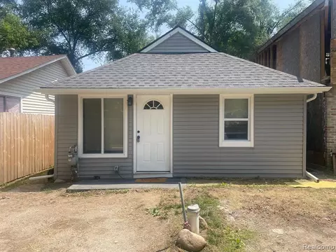 3172 Brisbane St, Commerce Twp, MI 48390