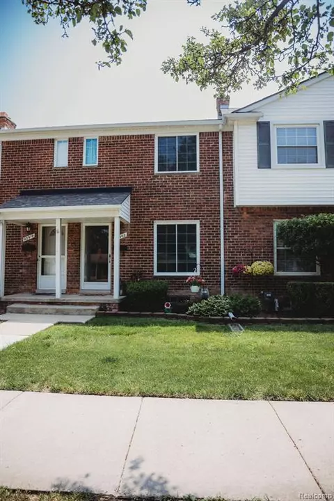 22908 Marter Rd, Saint Clair Shores, MI 48080