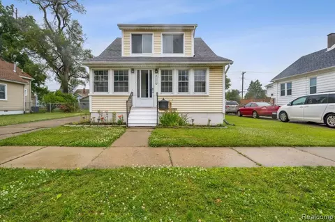 7372 Dale, Center Line, MI 48015