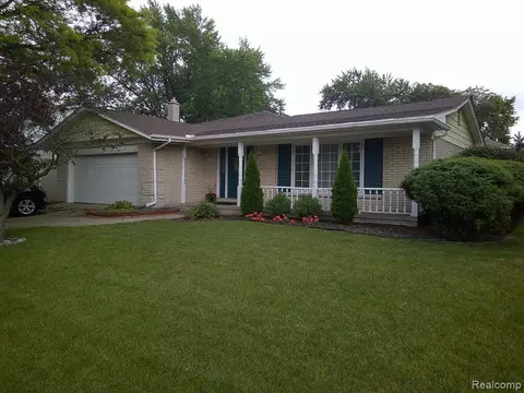 14715 Williamsburg Dr, Riverview, MI 48193