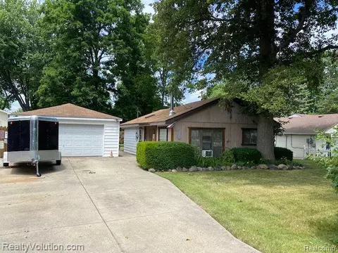 6059 Higgins Ave, Sterling Heights, MI 48314