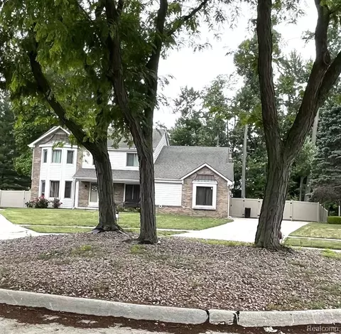 40897 Firesteel Dr, Sterling Heights, MI 48313