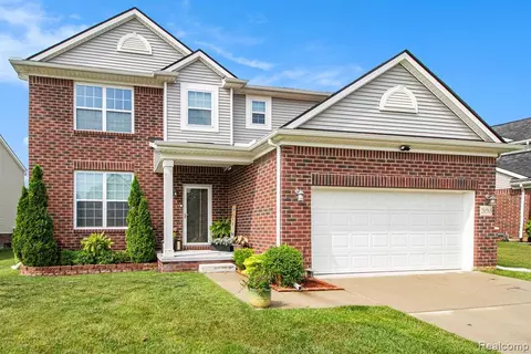 28583 Oakmonte Cir W, New Hudson, MI 48165
