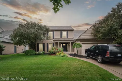 3174 Courtfield Dr, Rochester Hills, MI 48309