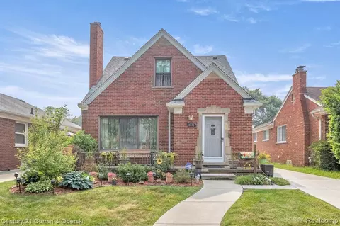 8275 Riverview St, Dearborn Heights, MI 48127