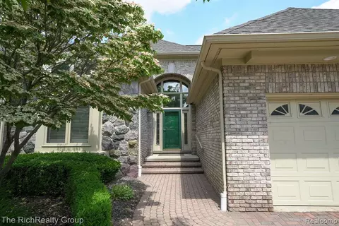 9382 Timberline Ct, Plymouth, MI 48170