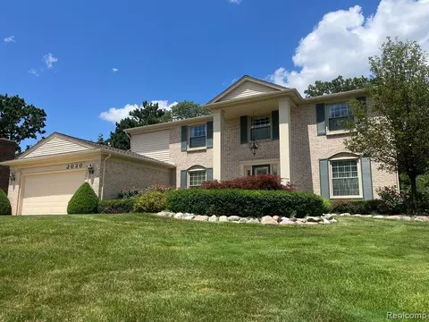 2030 Lancer Ct, Troy, MI 48084