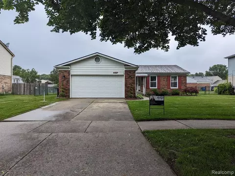 36864 Ravenwood Dr, Westland, MI 48185