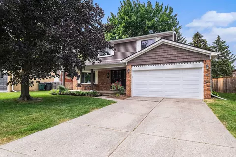 1579 Crestline Dr, Troy, MI 48083
