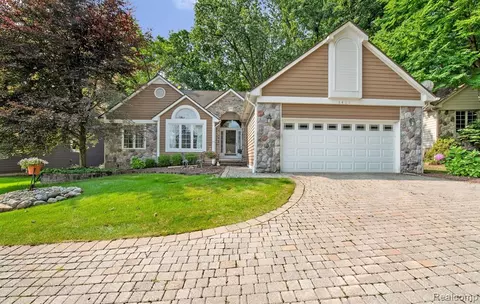 3411 Fairgrove Ter, Rochester Hills, MI 48309