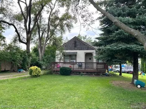 2321 Trinity Rd, Waterford, MI 48328