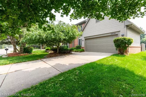 29290 Chelsea Xing, Farmington Hills, MI 48331