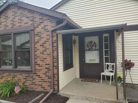 40881 Newport Dr, Plymouth, MI 48170