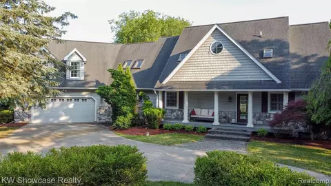 4480 Cooley Lake Rd, Commerce Twp, MI 48382