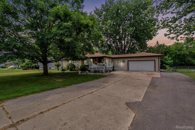 5098 Palomar Dr, Grand Blanc, MI 48507