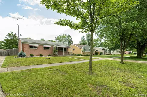 723 Georgia Ave, Marysville, MI 48040