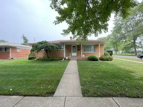6808 Kinmore St, Dearborn Heights, MI 48127