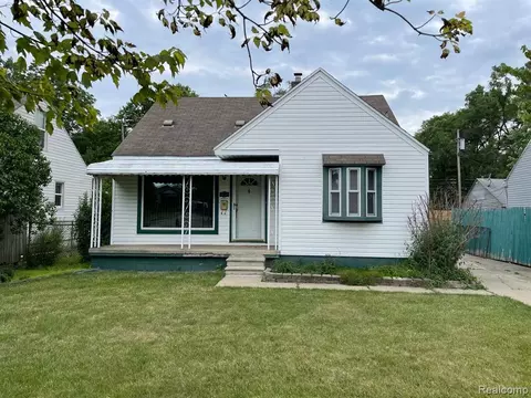 26791 Normandy St, Roseville, MI 48066