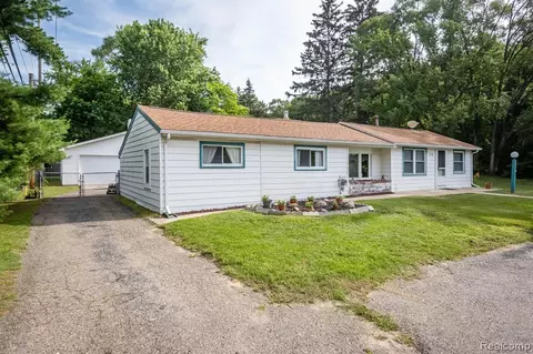 112 Longspur Ln, Commerce Twp, MI 48382