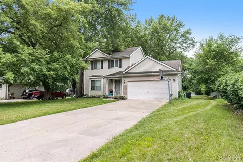 29851 Bretton St, Livonia, MI 48152