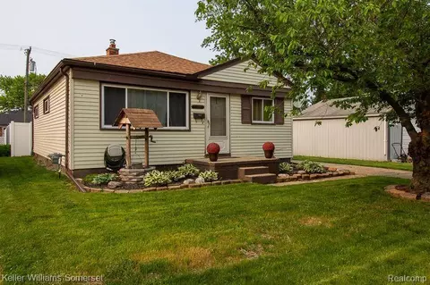 19061 Melvin St, Roseville, MI 48066