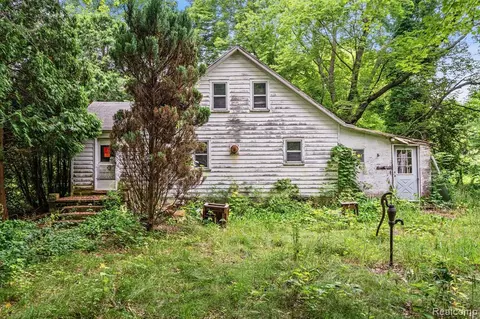 6270 Benoit Rd, Algonac, MI 48001