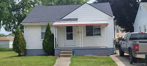 28216 Felician St, Roseville, MI 48066