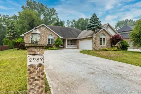2989 Shorewood Blvd, Fort Gratiot, MI 48059