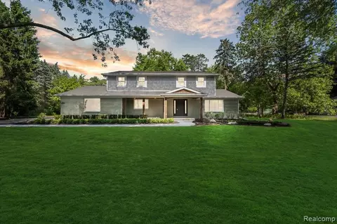 7189 Meadowlake Rd, Bloomfield Hills, MI 48301
